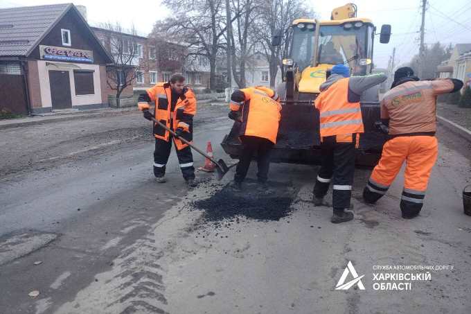 Майже 450 км доріг звільненої Харківщині вже розчищено