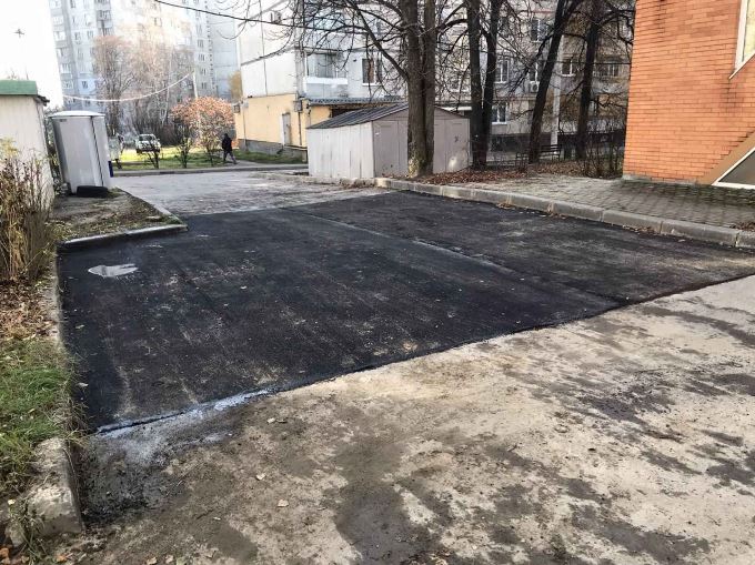 Новини Харькова: Комунальники відновлюють вулиці після ремонту мереж