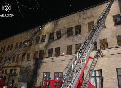 Велику пожежу у Харкові гасили 90 рятівників (фото)