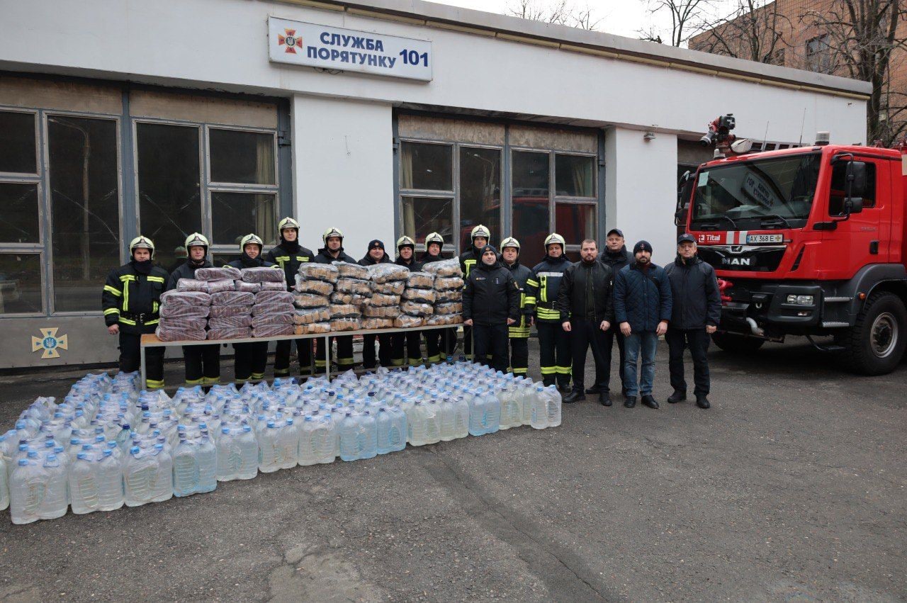 Допомогли рятувальникам мерія та волонтери у Харкові