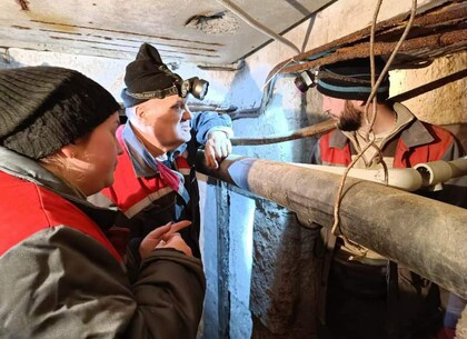 Комунальники Харкова щоденно виконують сотні заявок по відновленню водоводів. Фото