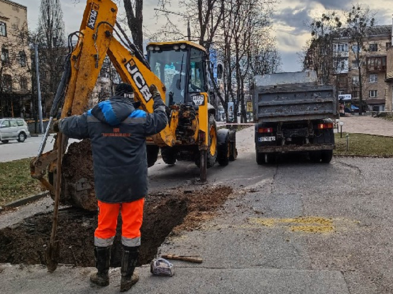 У Харькові бригади КП Харківводоканал усувають пошкодження на водоводах