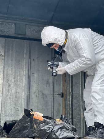 У Харківській області криміналісти та слідчі працюють з ДНК знайдених тіл на Ізюмському кладовищі