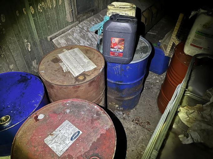 На Харківщині працівники поліції викрили групу осіб у крадіжці паливно-мастильних матеріалів з державного підприємства.