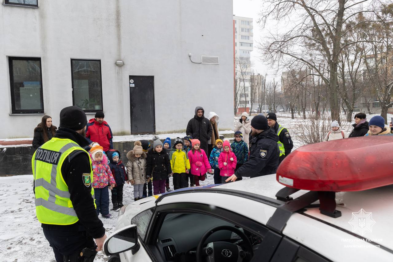 Нагадати дітям життєво важливі правила безпеки на дорозі патрульні Харкова