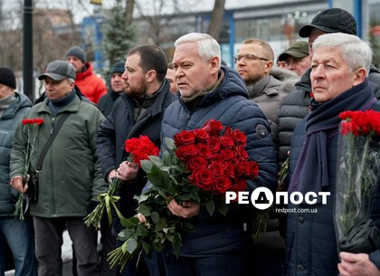 У Харкові відбулося покладання квітів біля меморіалу воїнам-інтернаціоналістам