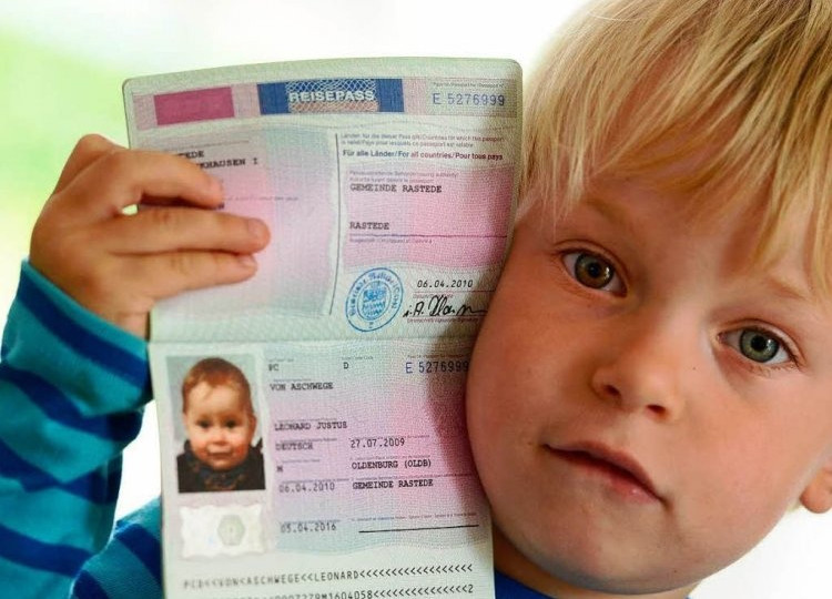 Стало відомо, як можна надати фотографію до паспорту маленької дитини у Харкові