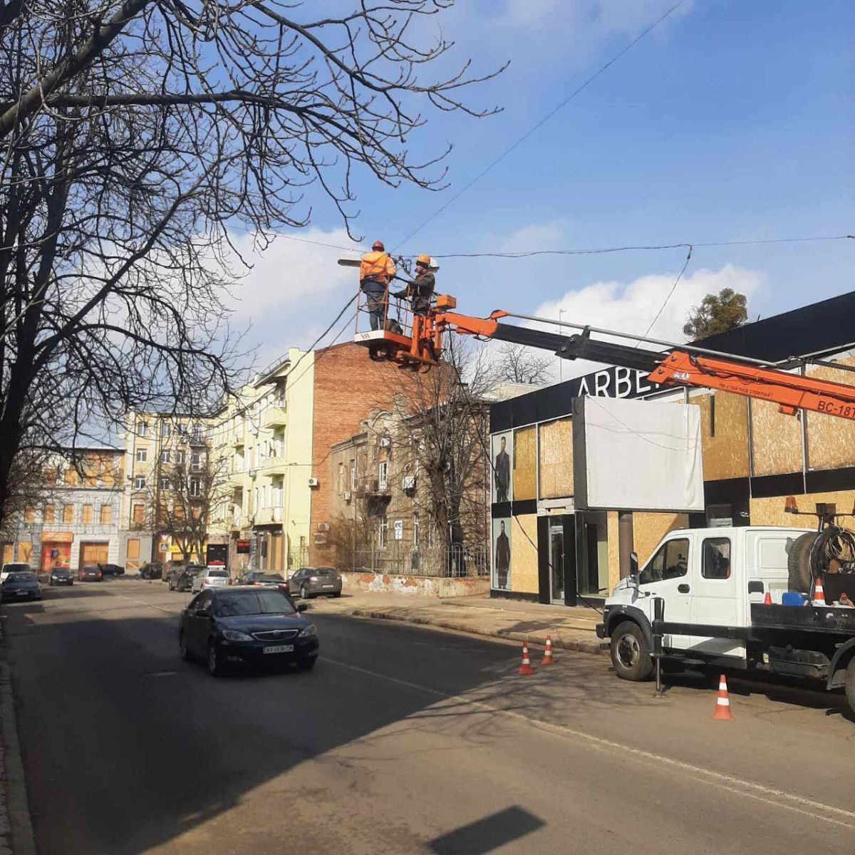 Ліквідували більше двох десятків аварій електрики після відновлення світла у Харкові