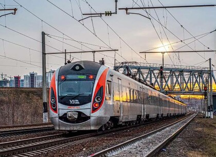 Затримуються потяги з Харкова до Одеси та Київа: оновлений розклад