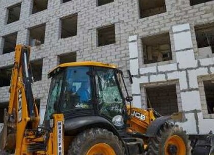 У Харкові продовжуються роботи з відновлення житлових будинків постраждалих від обстрілу