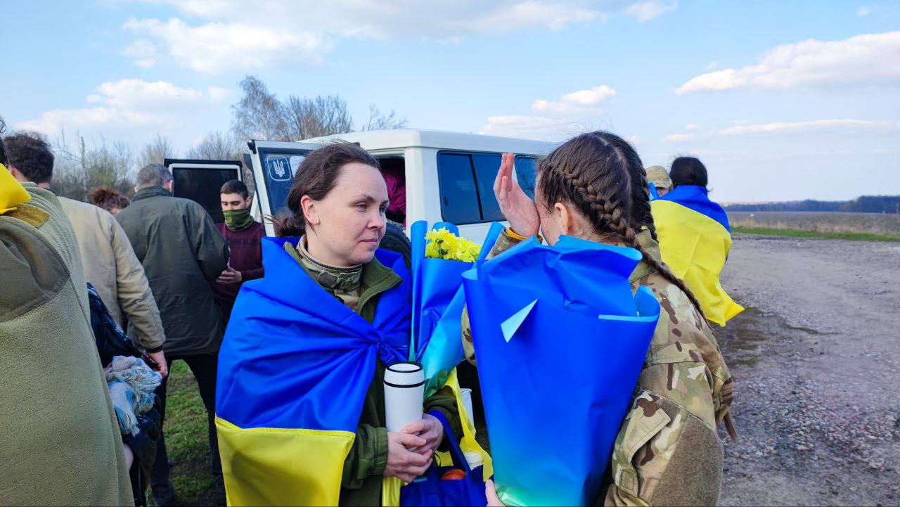 Повернулися з полону 100 українських воїнів
