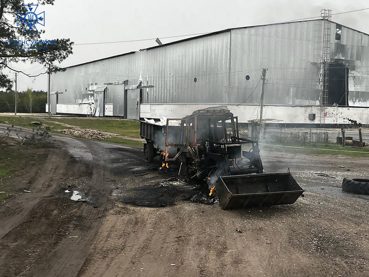 Ліквідували пожежу після обстрілу Харківщини рятувальники