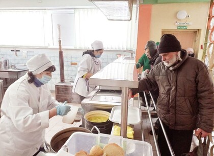 Харків'яни отримали майже 3,7 мільйона порцій обідів