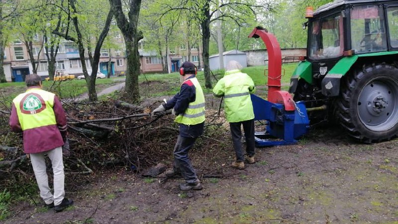 Провели весняне впорядкування міста комунальники Харкова