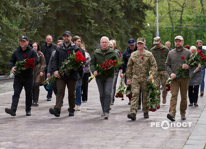 У Харкові відбулося покладання квітів до Меморіалу Слави в Лісопарку (фото)