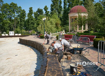 У Центральному парку Харкова завершують ремонт чаші озера (фото)