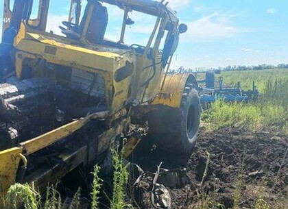 Вибух у полі: підірвався на міні трактор під Харковом