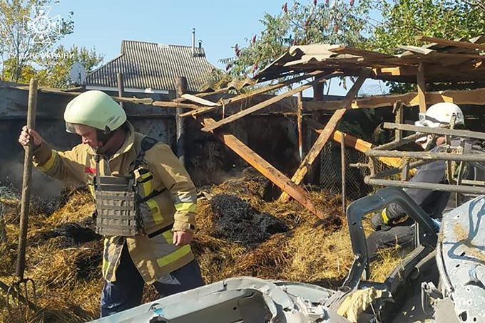 у Вовчанську після обстрілу спалахнула пожежа у сіннику