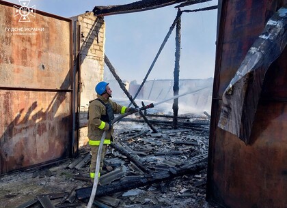 Рятувальники Харківщини гасили пожежі внаслідок ворожих обстрілів (фото)