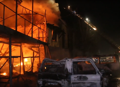 Вночі ворог вдарив БпЛА по Харкову: рятувальники гасили 5 пожеж (відео)