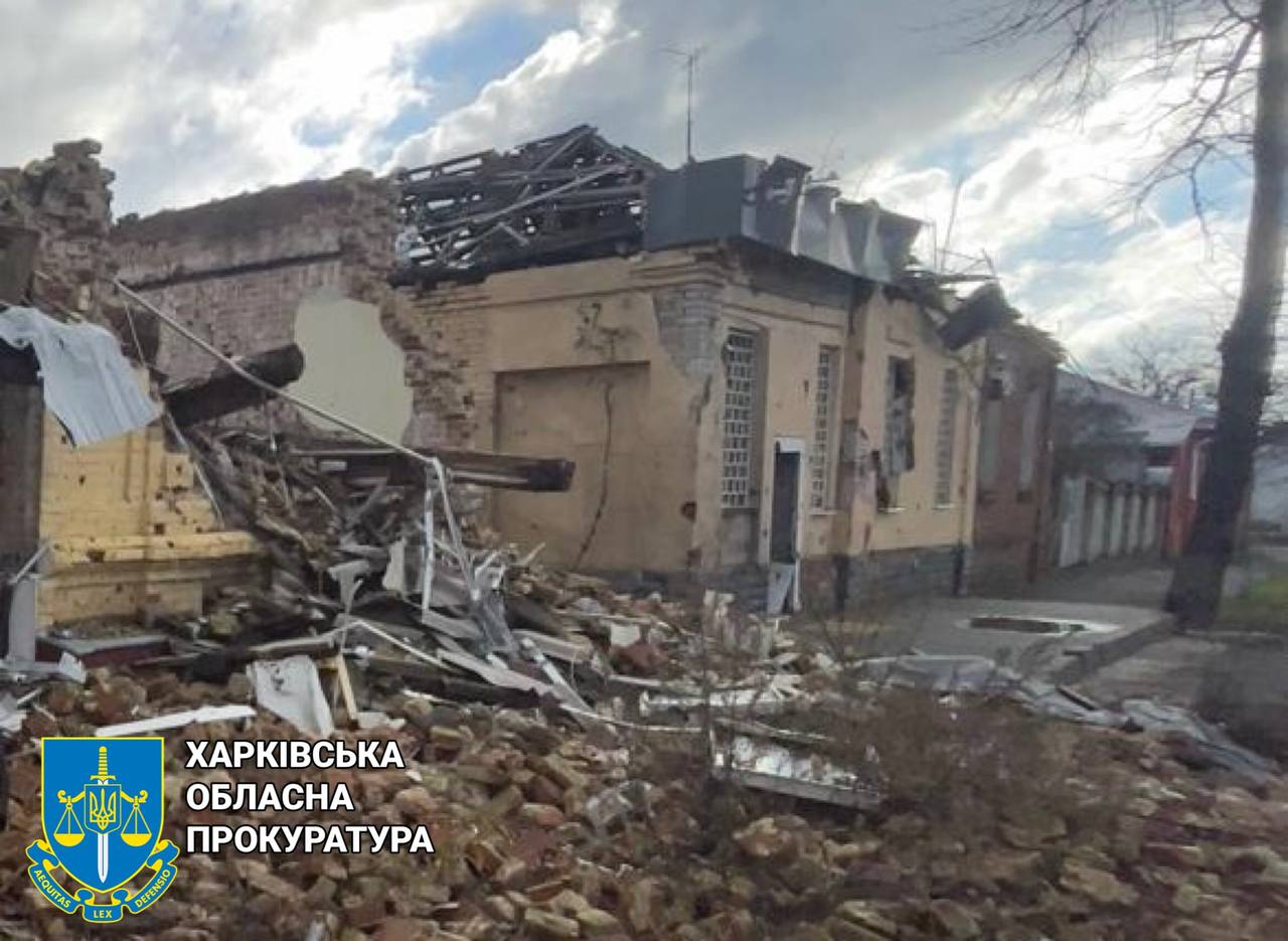 Гатили по місту Харківщини окупанти: правоохоронці показали наслідки (фото)