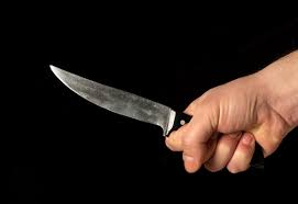 У Харкові гість з ножем пограбував двох людей: нападника засуджено
