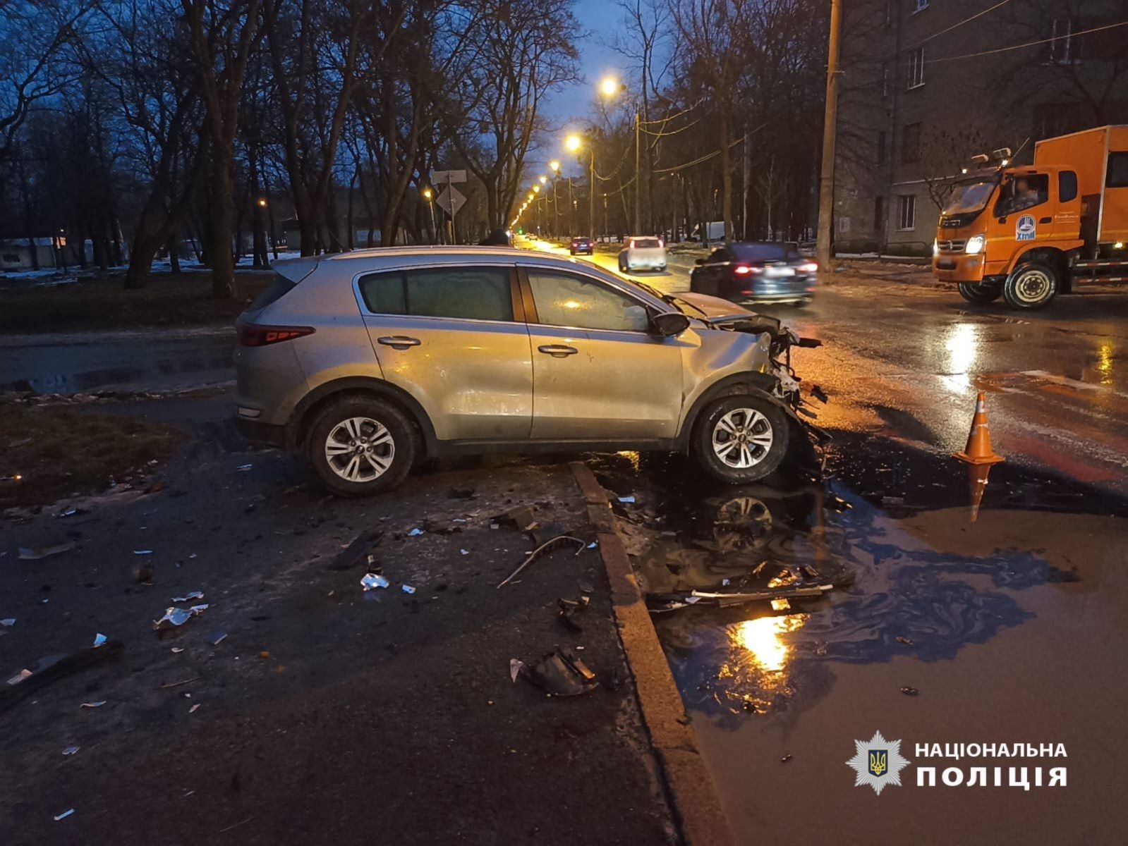 ДТП Харків: Збили жінку та розбили автівки водійки KIA SPORTAGE та СІТRОЕN, які не поділили дорогу