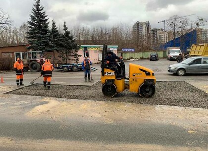 Шляховики Харкова 1 січня вийшли ремонтувати дороги (фото)