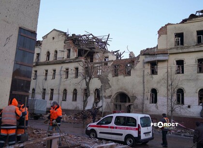 Потрощені будинки та машини: фото наслідки ракетного удару по Харкову