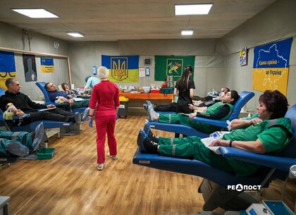 Харківські комунальники стали донорами крові для потреб ЗСУ (фото)