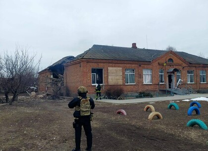На Харківщини ворожі обстріли пошкодили навчальний заклад та 13 житлових будинків (фото)