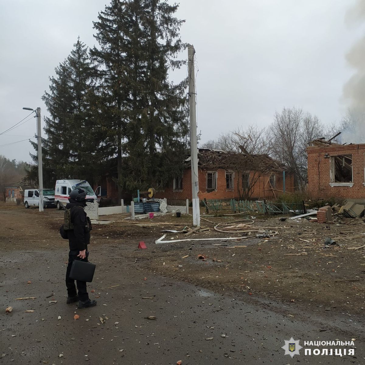 Обстріляли пункт швидкої медичної допомоги загарбники на Харківщині