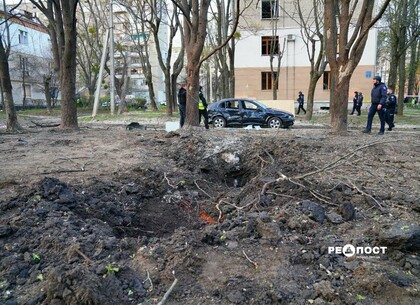 Вирва, уламки та вибиті вікна: Шевченківський район Харкова після повторного обстрілу (фото)