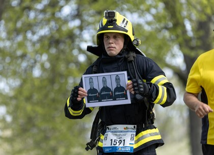 Рятувальник із Полтавщини подолав 21 кілометр, присвятивши свій забіг загиблим колегам із Харкова