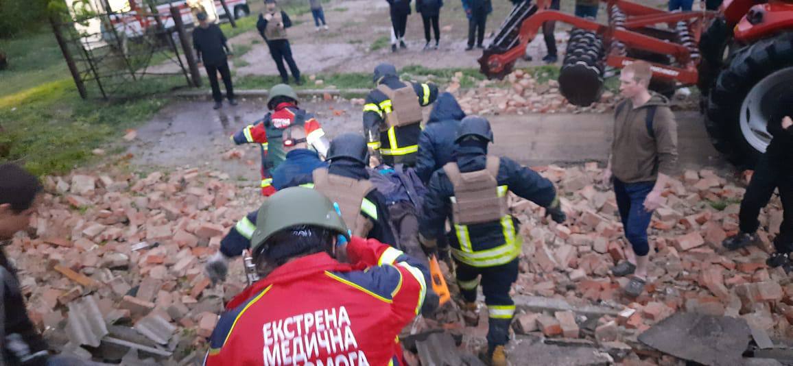 Врятували людину після ворожого бомбування ДСНСники Харківщини