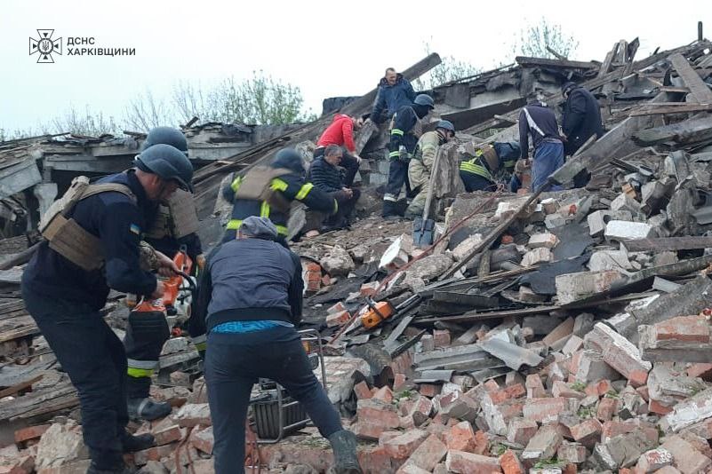 Врятували людину після ворожого бомбування ДСНСники Харківщини