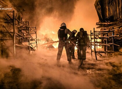 Ворожі шахеди викликали пожежі в Харкові: є постраждалі