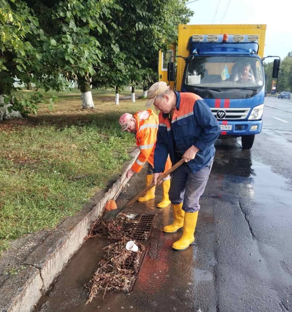 Усунули наслідки зливи у Харкові бригади комунальників