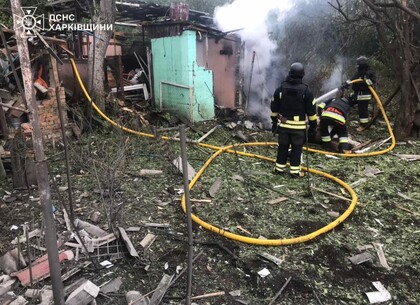 Рятувальники загасили пожежу після обстрілу у передмісті Харкова