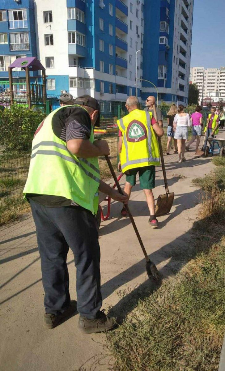 Ліквідують наслідки удару окупантів у Харкові