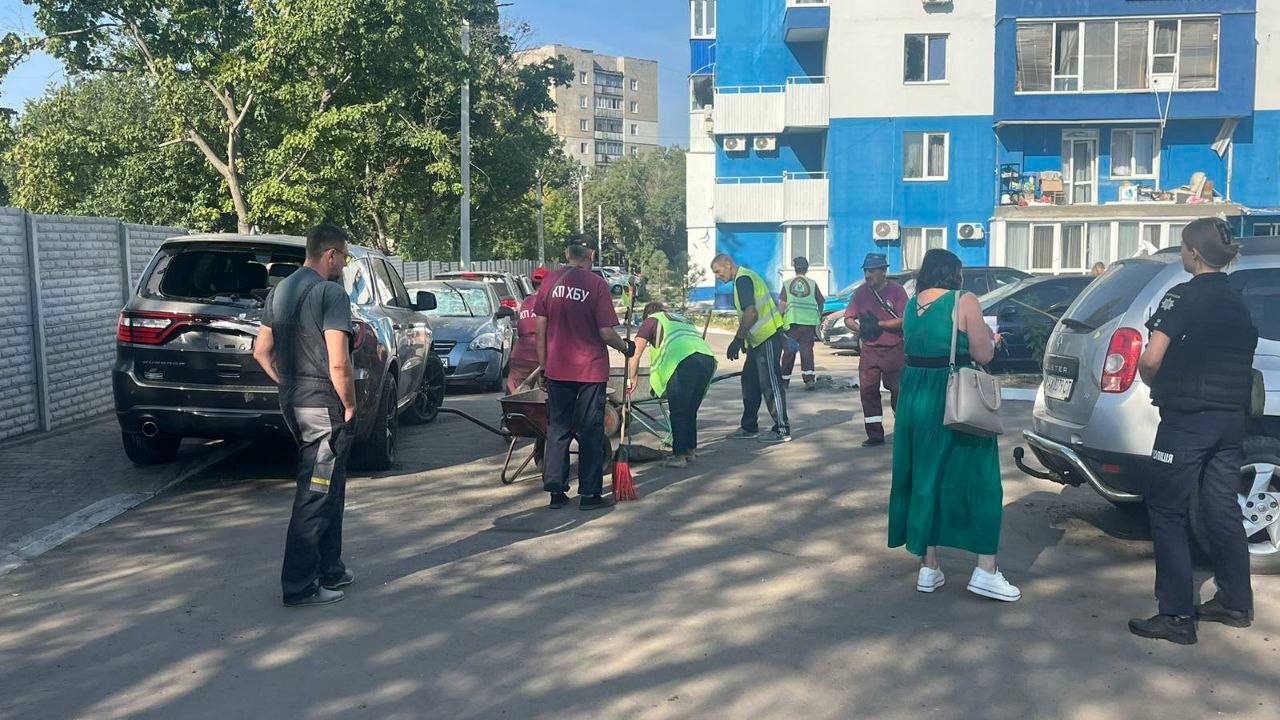 Ліквідують наслідки удару окупантів у Харкові
