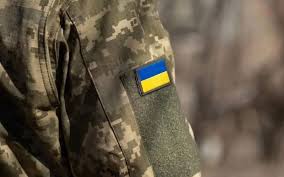 Військовий аналітик пропонує призвати півмільйона чоловіків, а волонтерка - мобілізувати жінок