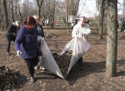 У Харкові відбулася масштабна толока: місто прибирали понад тисячу людей