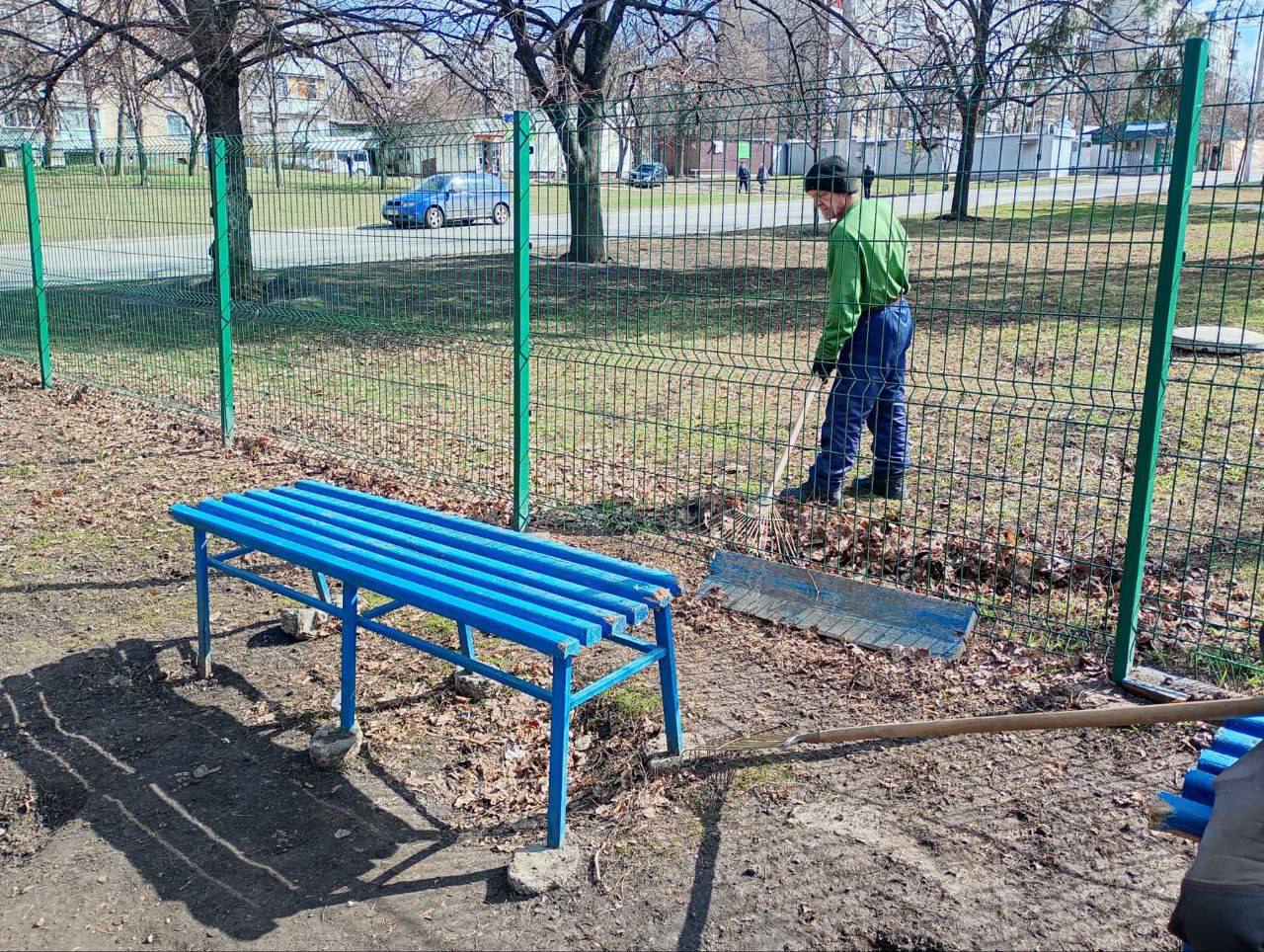 Впорядковують місто працівники притулку для тварин в рамках акції «Зелена весна»: Новини Харкова