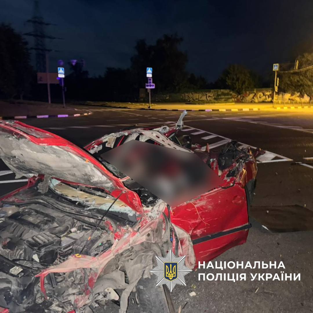 Загинуло троє людей у Skoda Octavia після зіткнення з КАМАЗом на перехресті: Новини Харкова