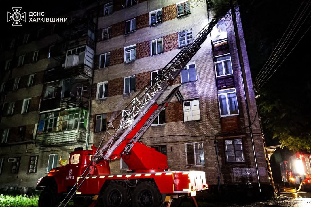 У Харкові під час нічної пожежі врятували 15 мешканців багатоповерхівки