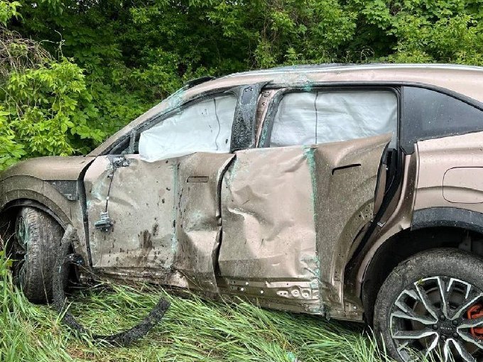 ДТП у Харківському районі: водій в’їхав у зупинку, загинула жінка