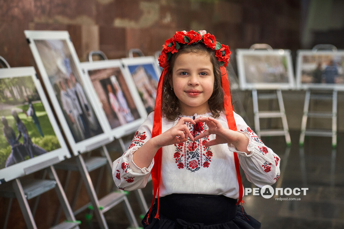 Харків, виставка, метро, вишиванка
