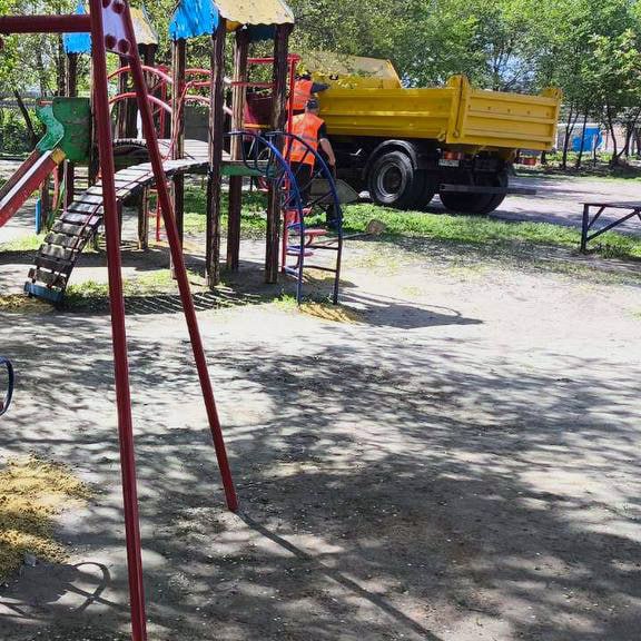 Відновили майже дві сотні дитячіх майданчиків міста комунальники: Новини Харкова