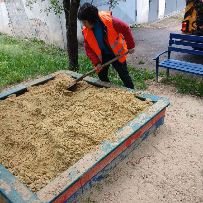 Відновили майже дві сотні дитячіх майданчиків міста комунальники: Новини Харкова